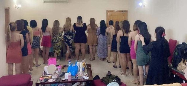 Model Hooker in Muscat
